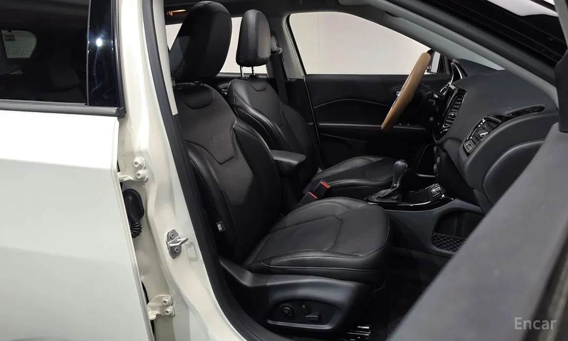 Фото 10 - Jeep Compass