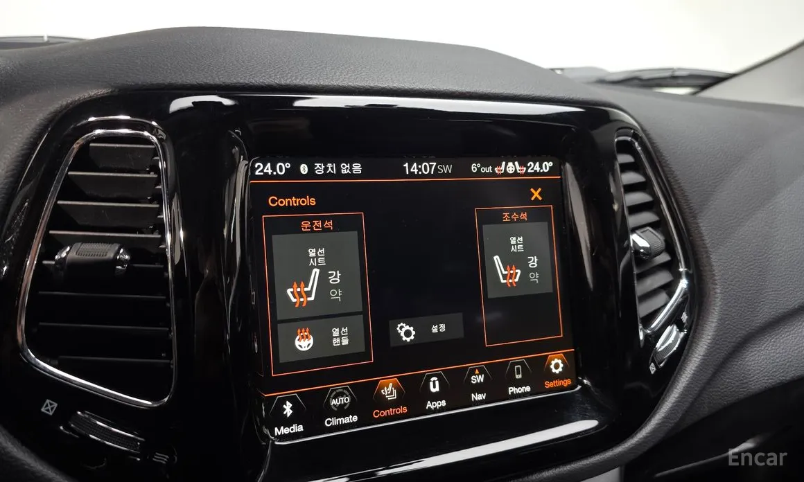 Фото 16 - Jeep Compass