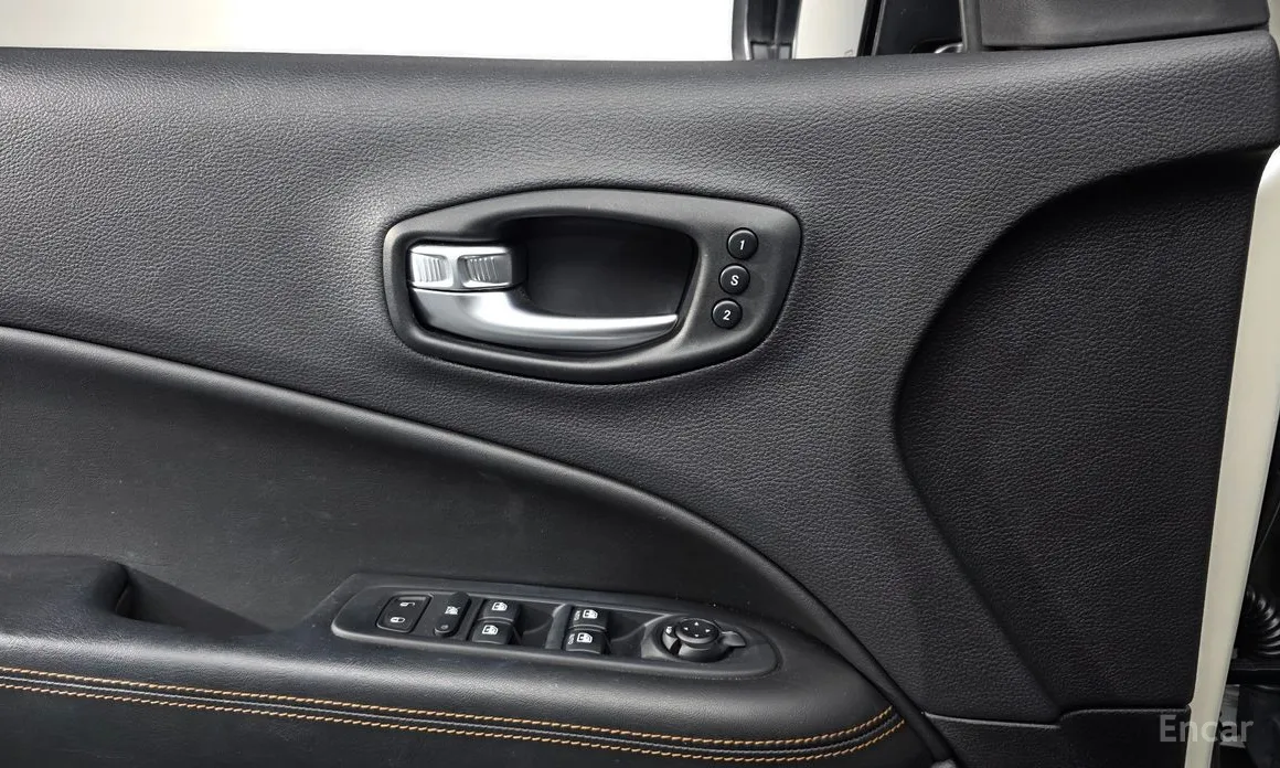 Фото 18 - Jeep Compass