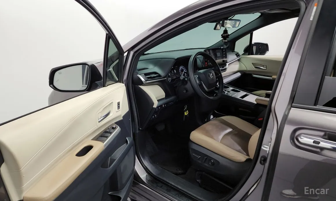 Фото 10 - Toyota Sienna