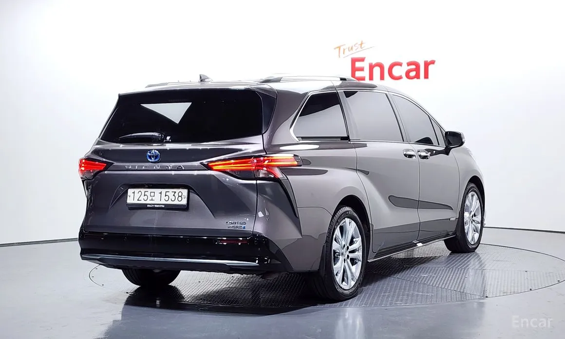 Фото 2 - Toyota Sienna