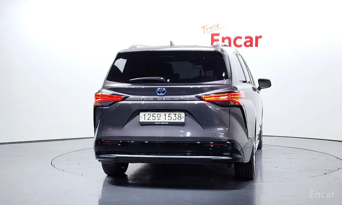 Фото 4 - Toyota Sienna