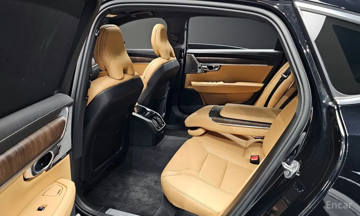 Фото 12 - Volvo S90