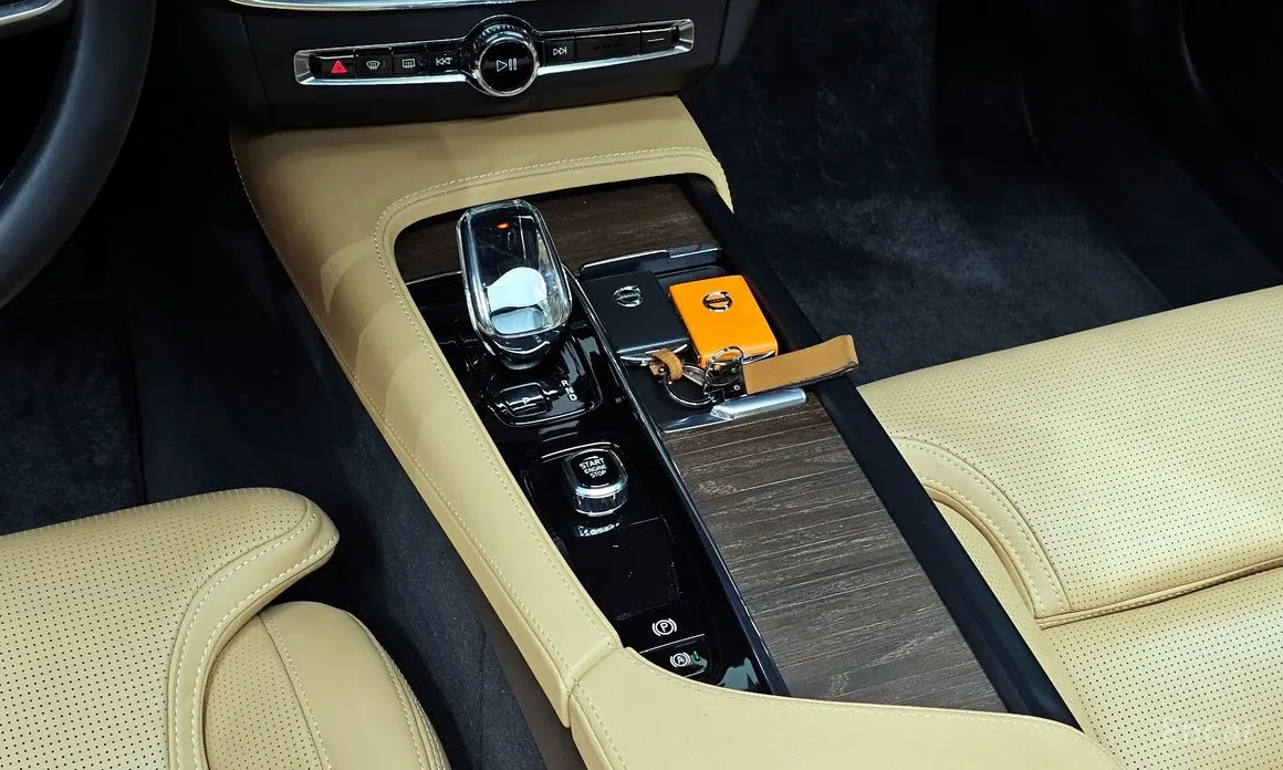 Фото 9 - Volvo S90