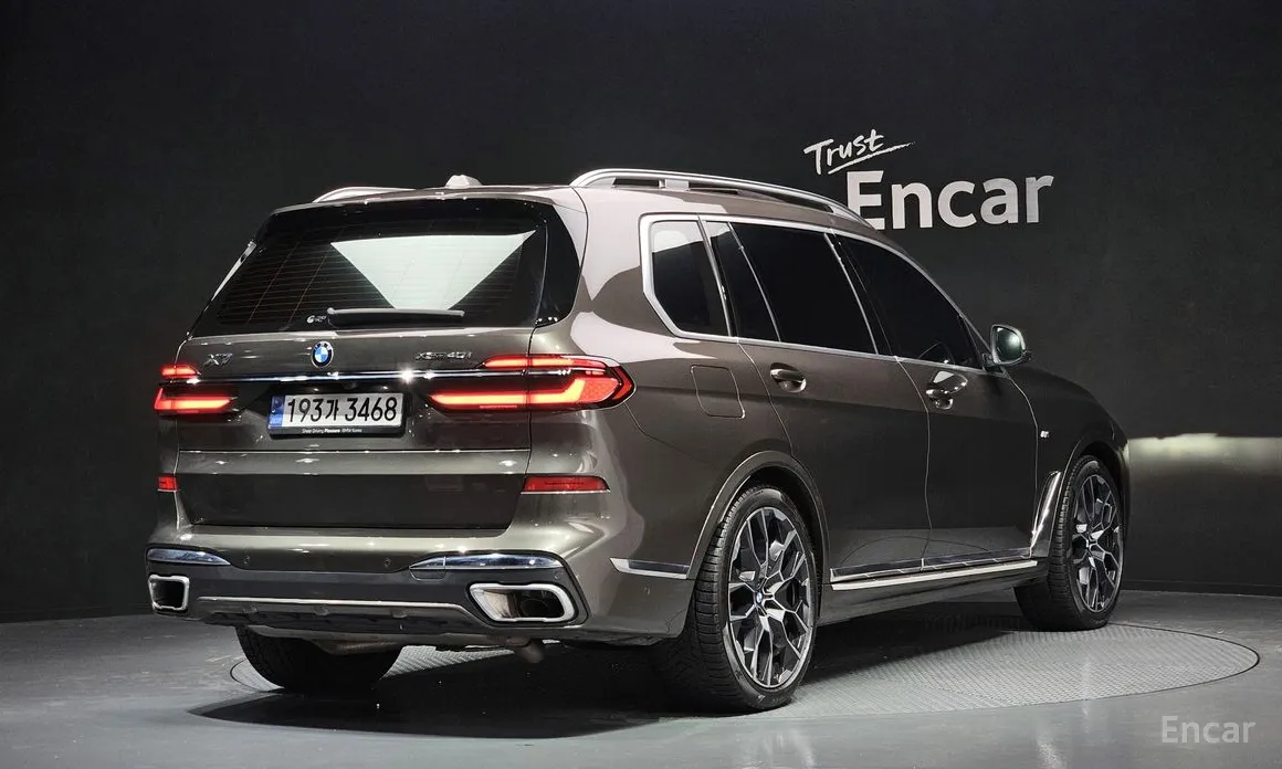 Photo 2 - BMW X7
