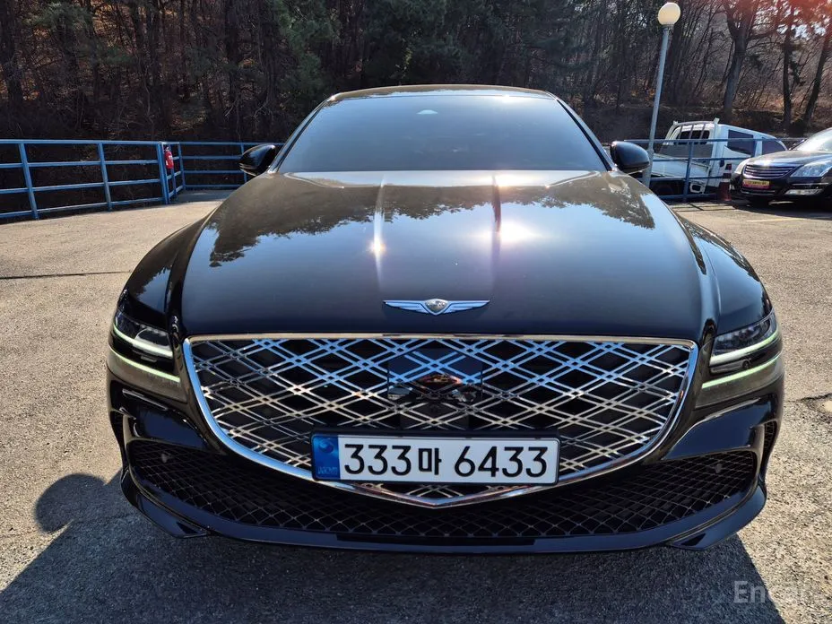 Фото 1 - Genesis G80