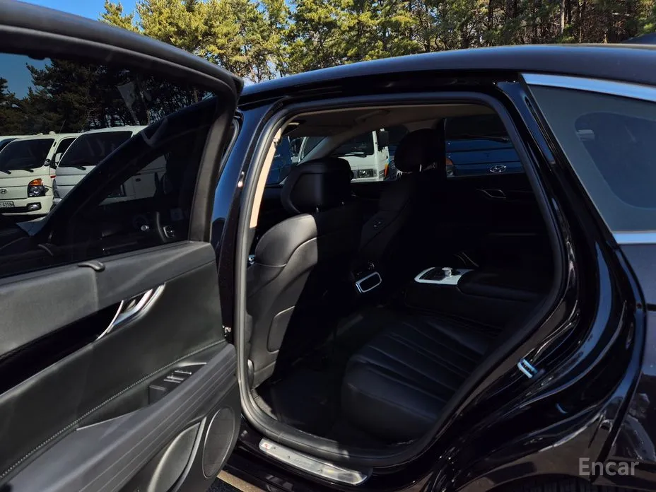 Фото 11 - Genesis G80