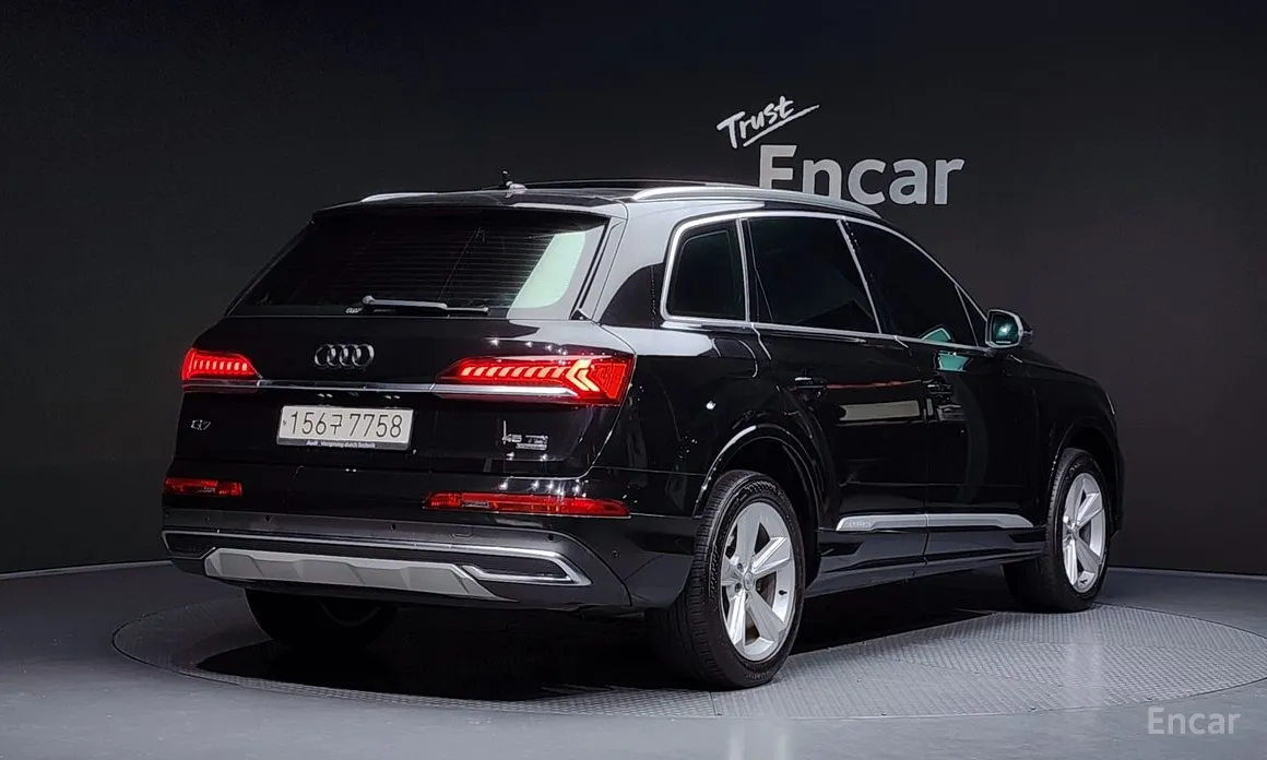 Фото 2 - Audi Q7