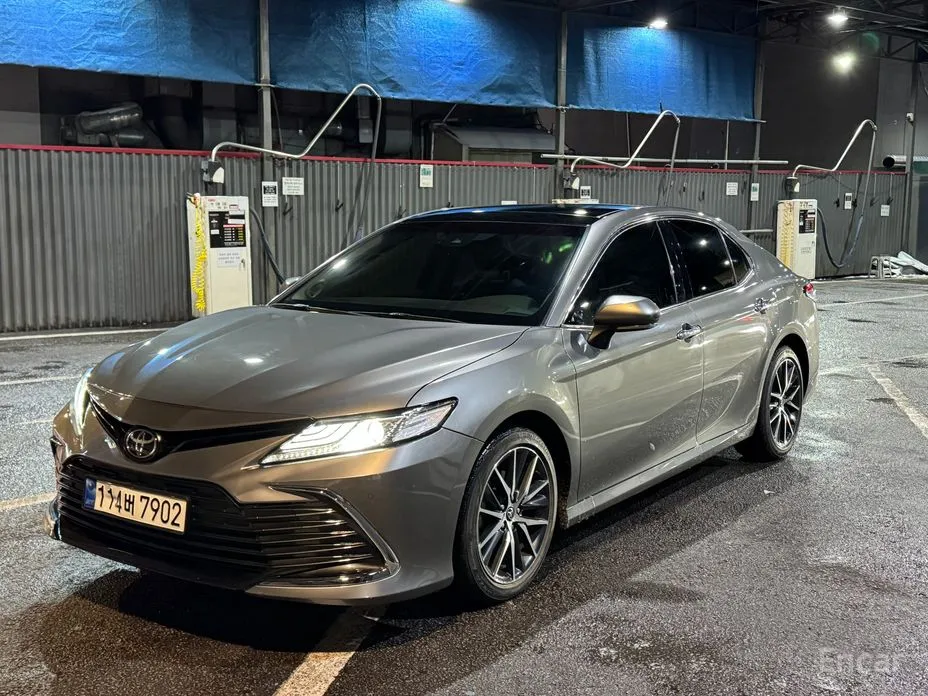 Фото 2 - Toyota Camry