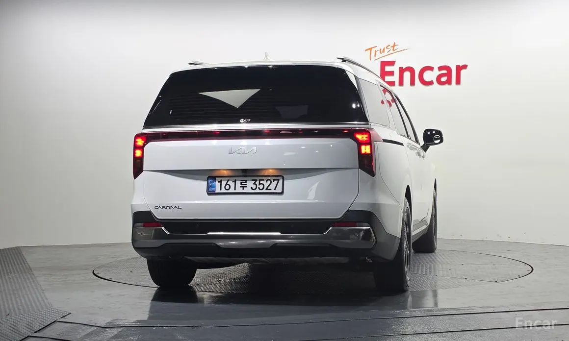 Фото 4 - Kia Carnival