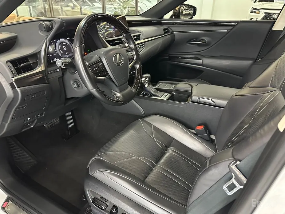 Фото 13 - Lexus ES