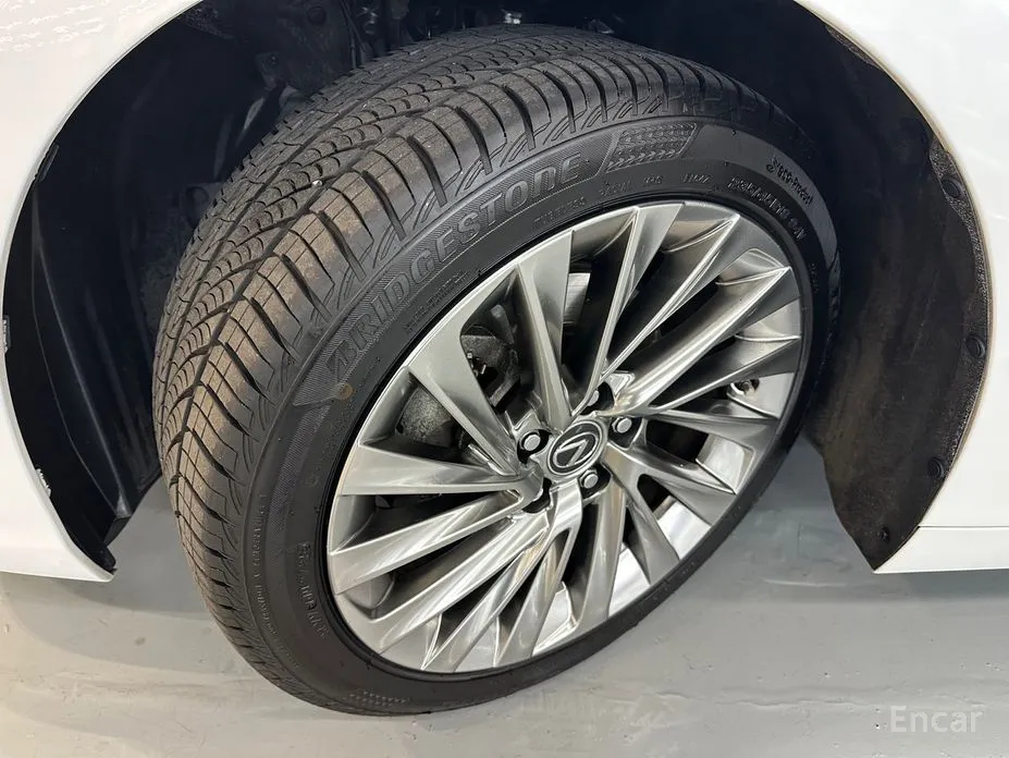 Фото 18 - Lexus ES