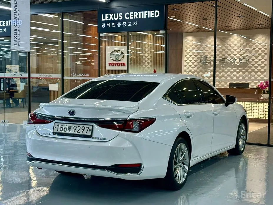 Фото 2 - Lexus ES