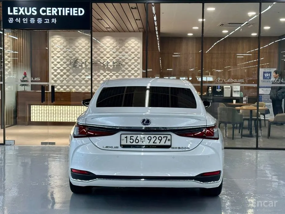 Фото 4 - Lexus ES