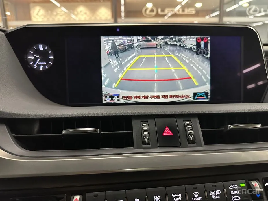 Фото 8 - Lexus ES