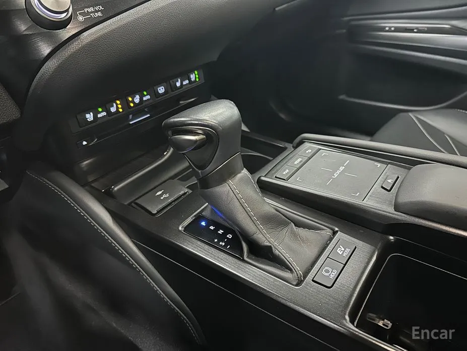 Фото 9 - Lexus ES