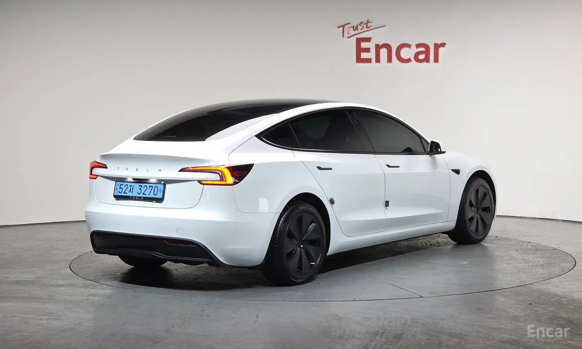 Фото 2 - Tesla Model 3