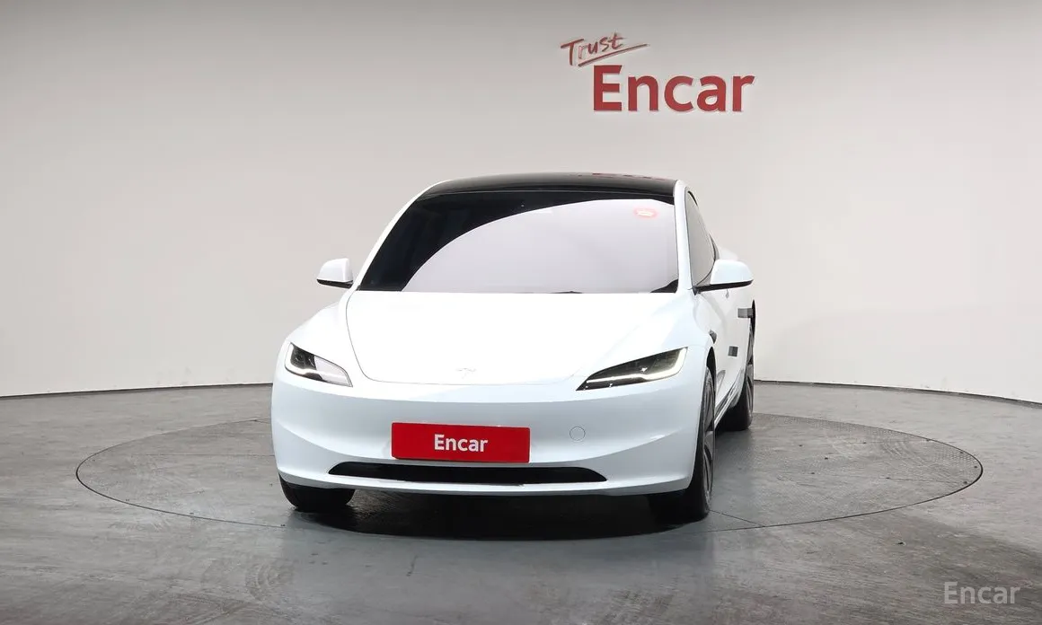 Фото 3 - Tesla Model 3