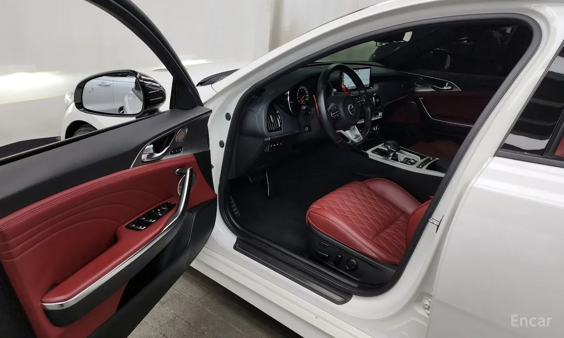 Фото 10 - Kia Stinger