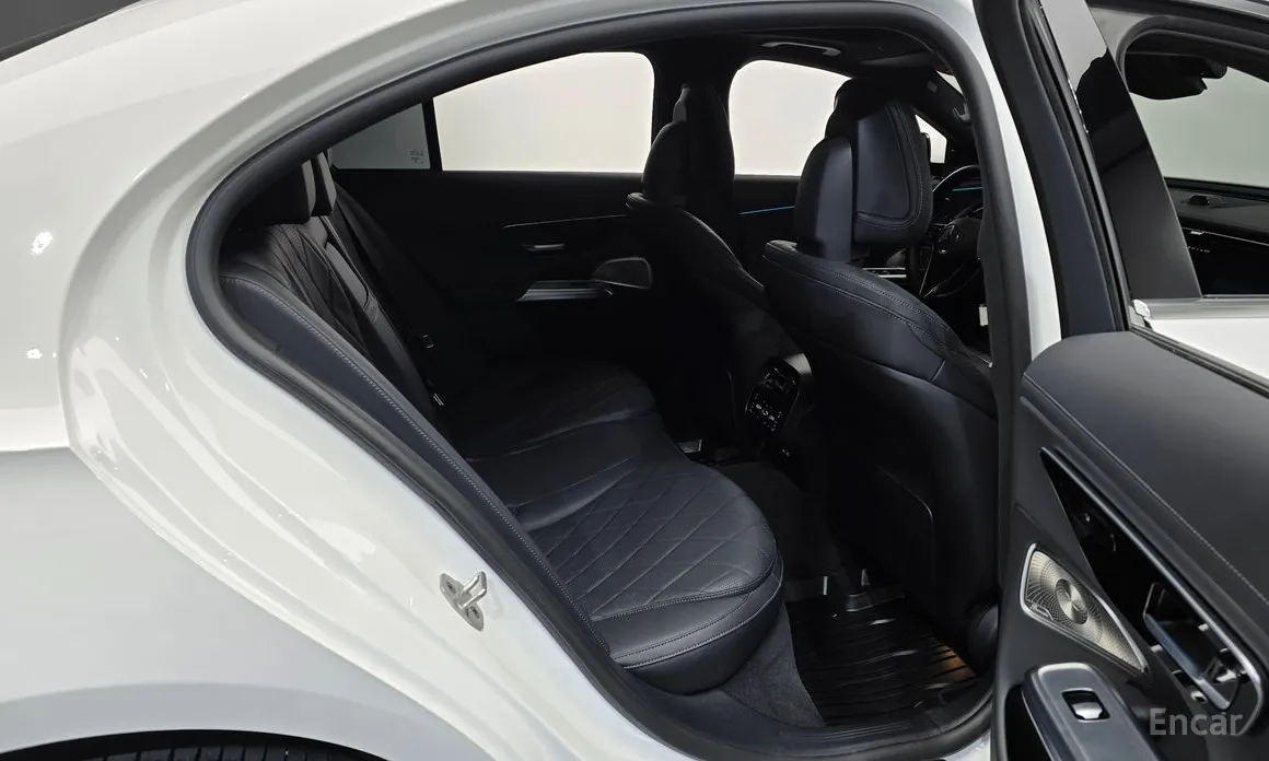 Фото 12 - Mercedes-Benz E-Class