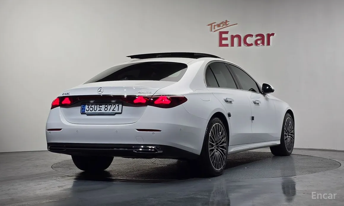 Фото 2 - Mercedes-Benz E-Class