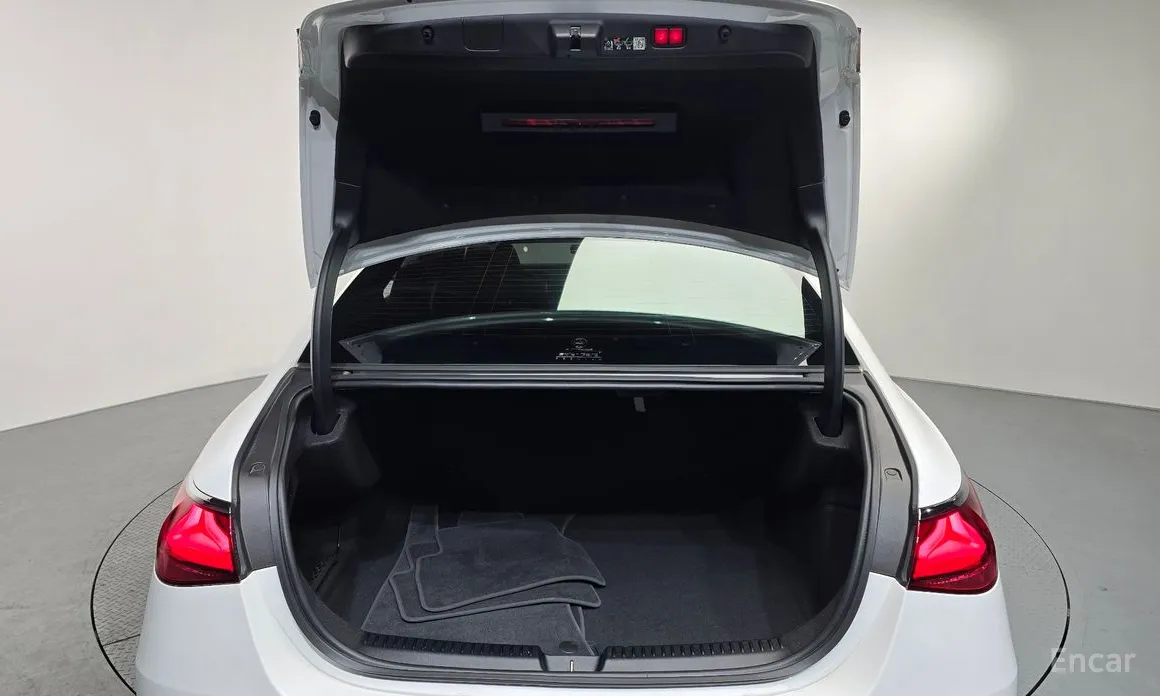 Фото 20 - Mercedes-Benz E-Class