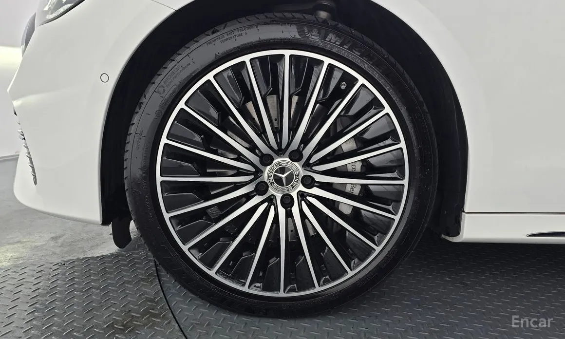 Фото 5 - Mercedes-Benz E-Class