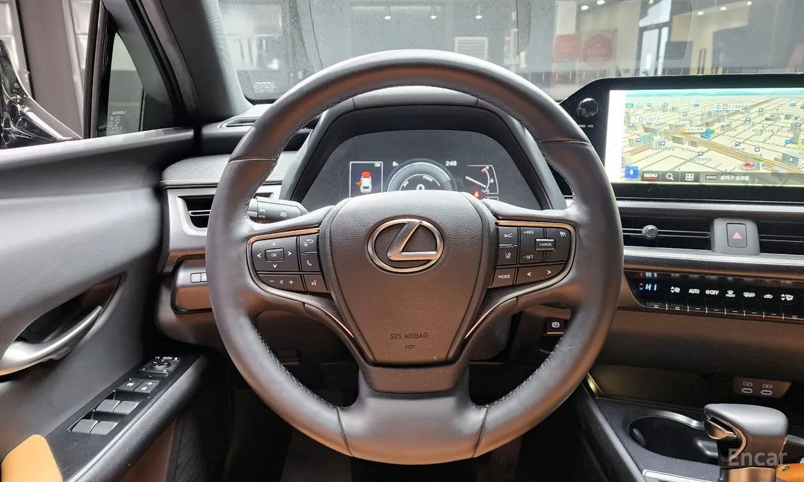 Фото 14 - Lexus UX