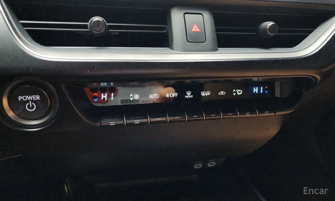 Фото 16 - Lexus UX