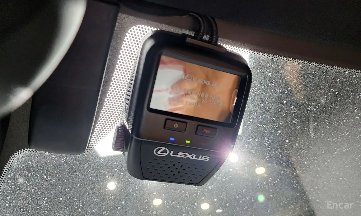 Фото 18 - Lexus UX