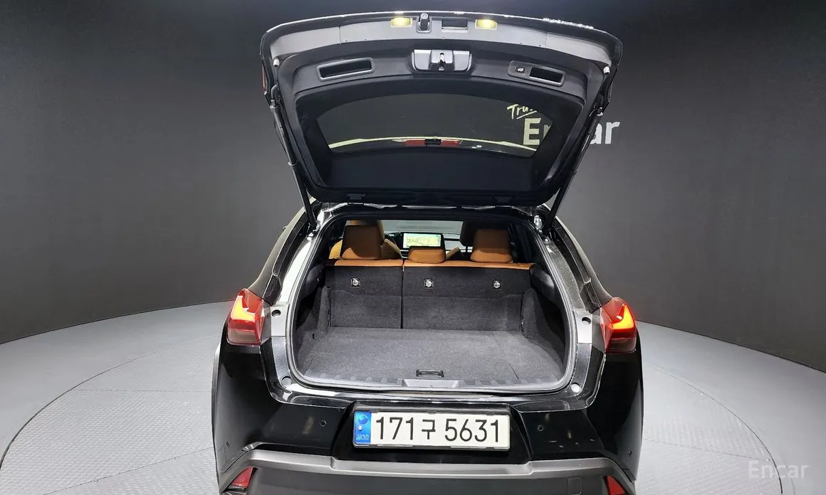 Фото 20 - Lexus UX