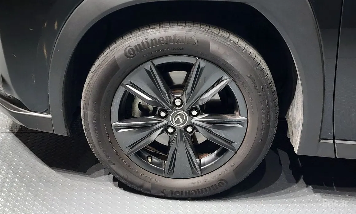 Фото 5 - Lexus UX