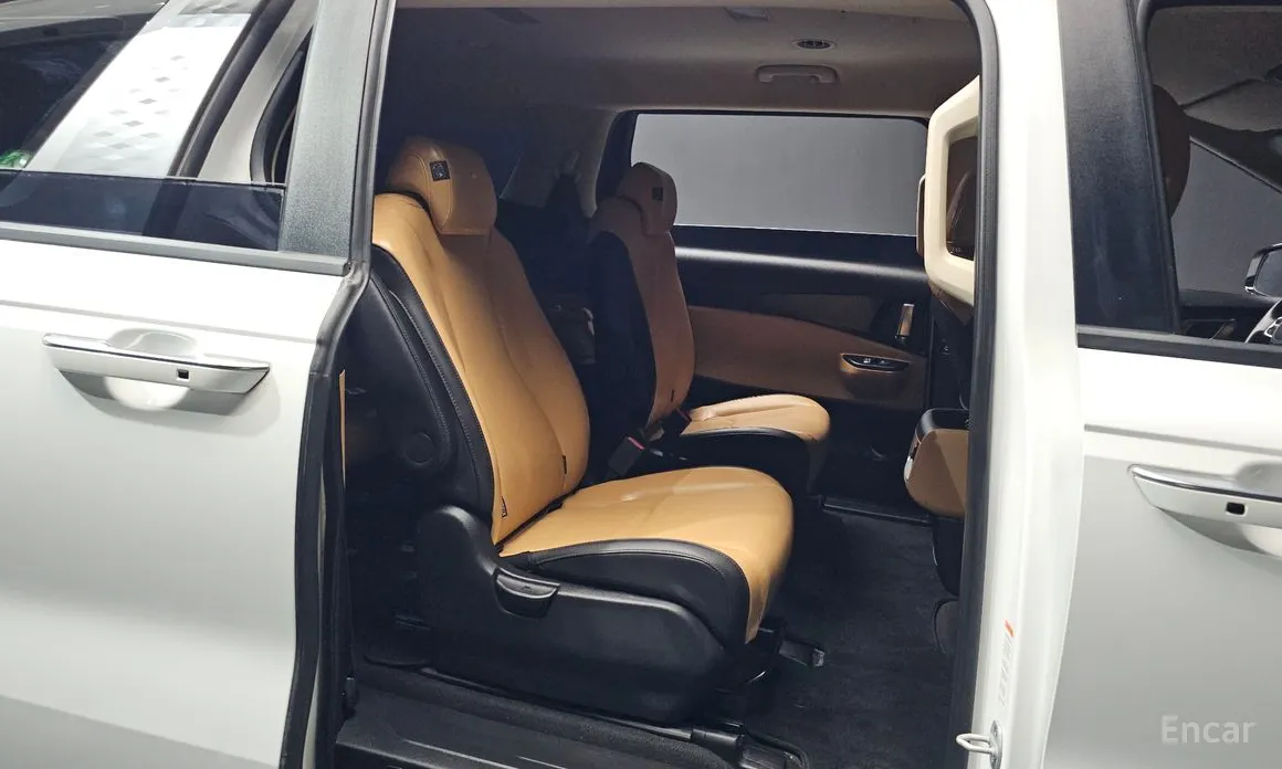 Фото 12 - Kia Carnival