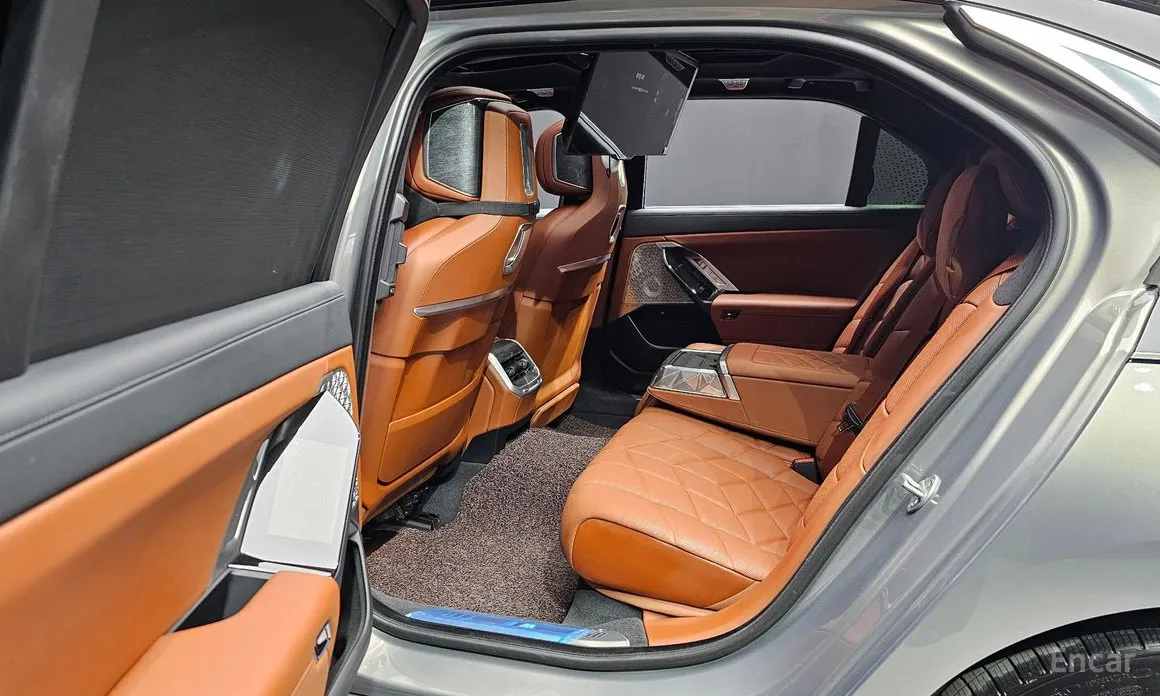 Фото 12 - BMW 7 Series