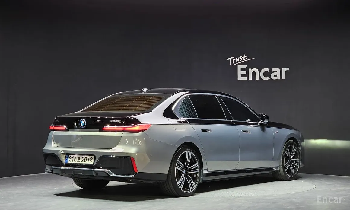 Фото 2 - BMW 7 Series