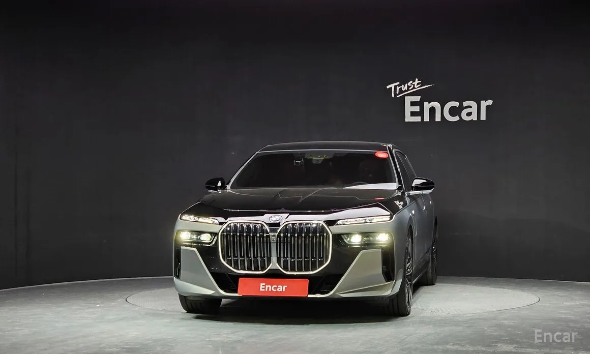 Фото 3 - BMW 7 Series