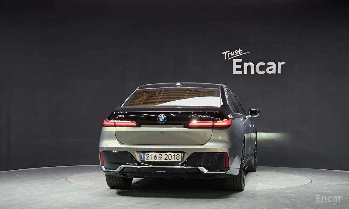 Фото 4 - BMW 7 Series