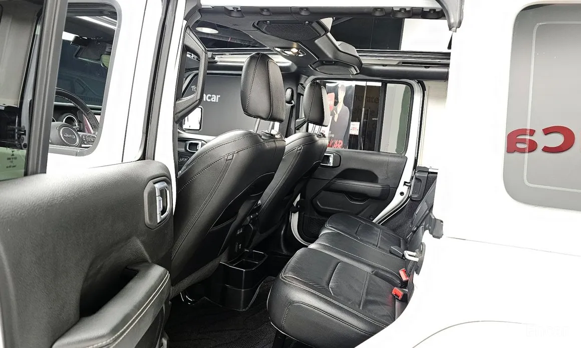 Фото 11 - Jeep Wrangler