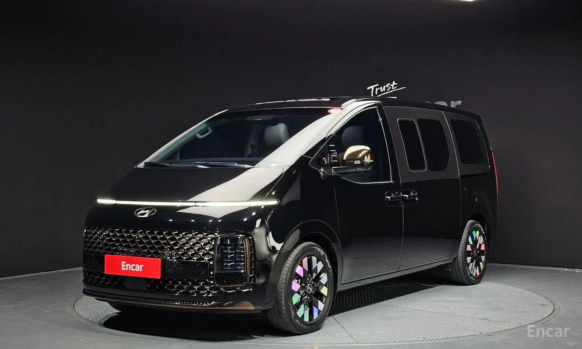 Фото 1 - Hyundai Staria