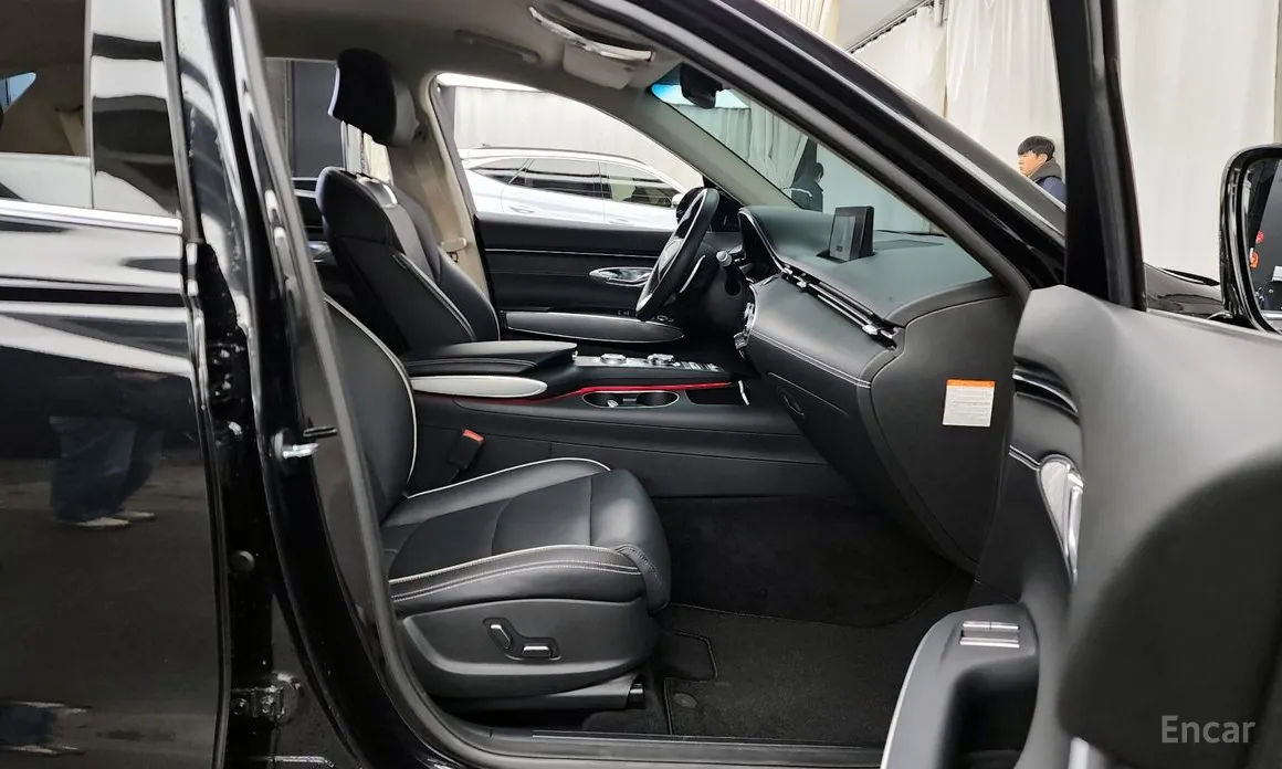 Фото 11 - Genesis GV70