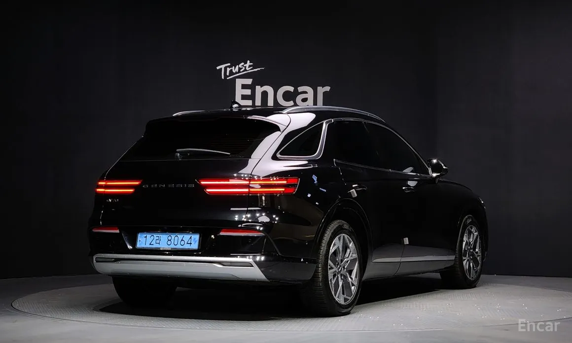 Фото 2 - Genesis GV70