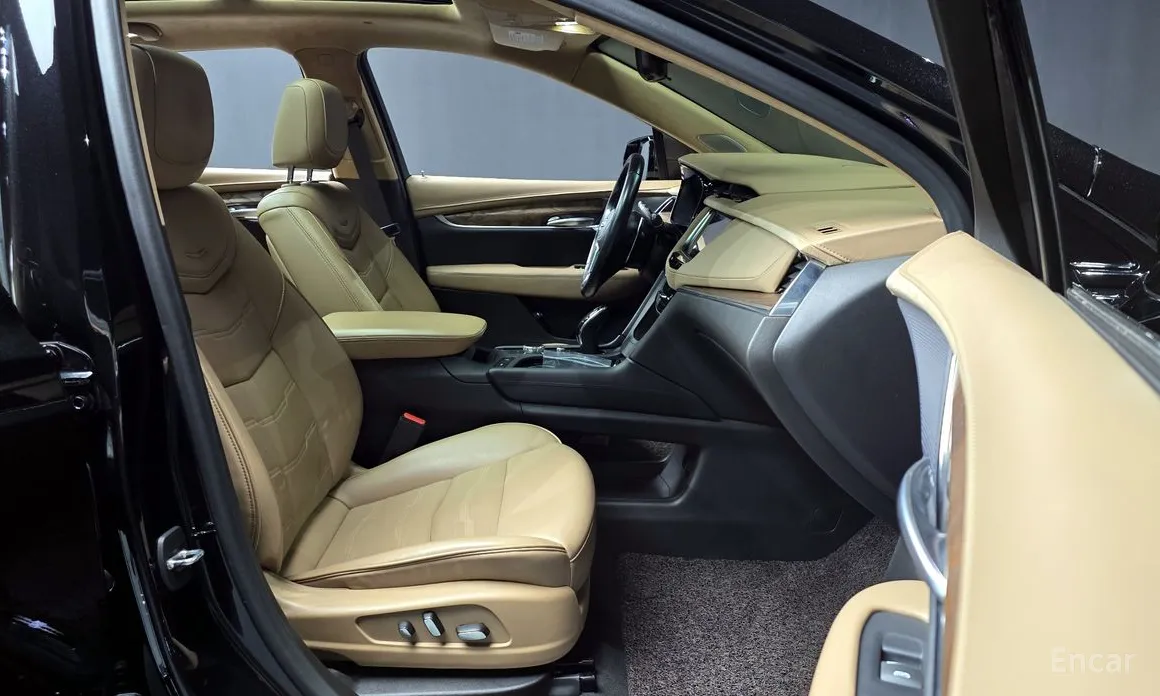 Фото 11 - Cadillac XT5