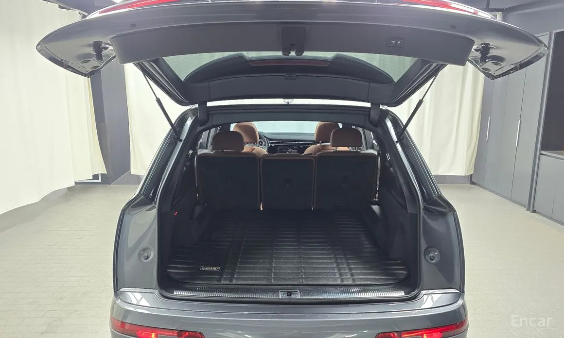 Фото 20 - Audi Q7
