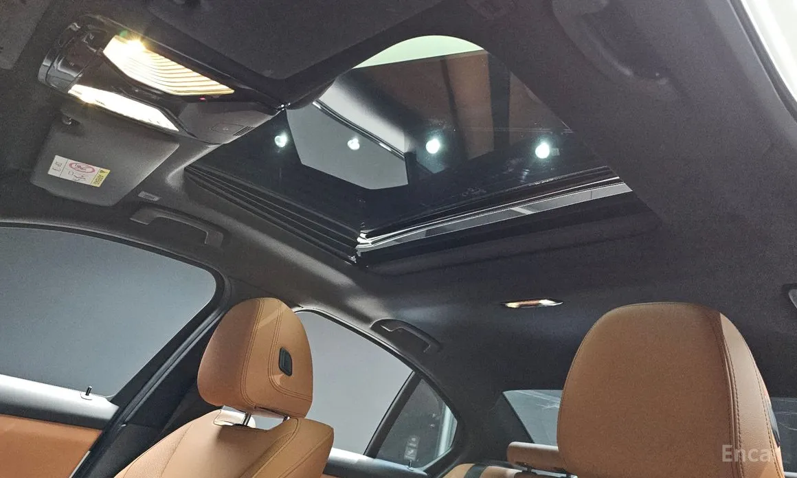 Photo 18 - BMW 3 Series