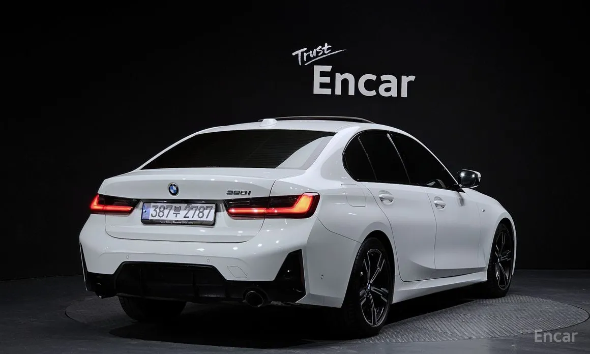 Photo 2 - BMW 3 Series