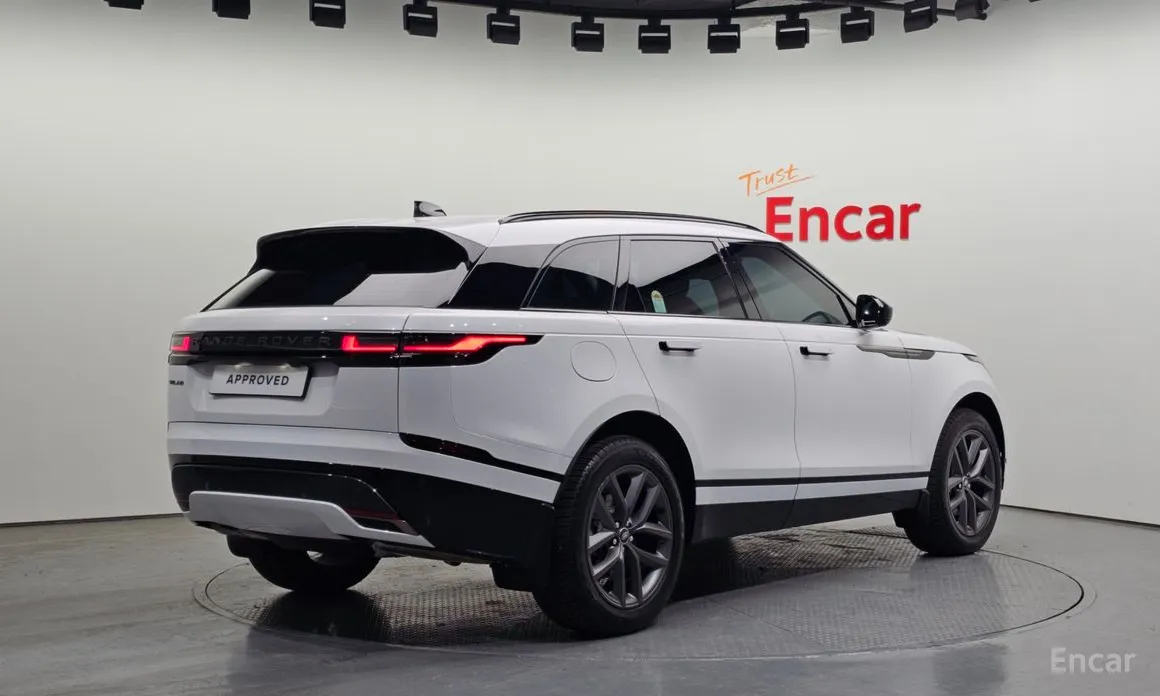 Фото 2 - Land Rover Range Rover Velar