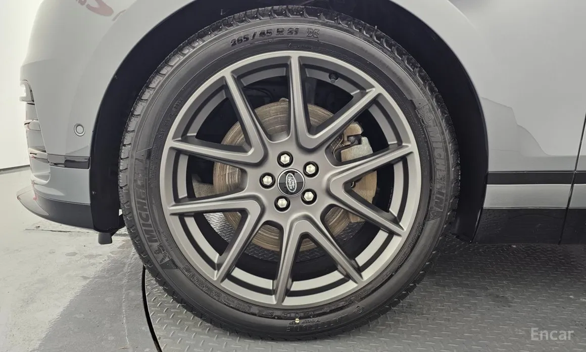 Фото 9 - Land Rover Range Rover Velar