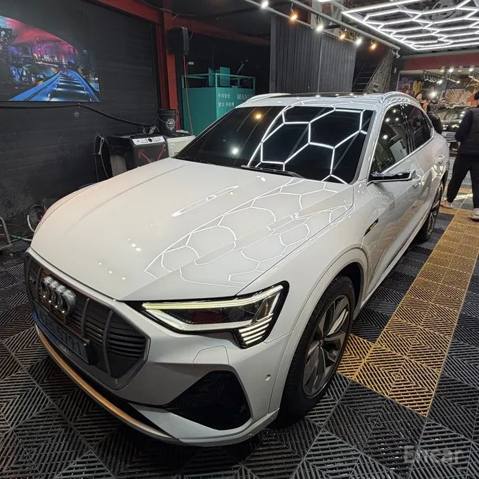 Фото 1 - Audi e-tron