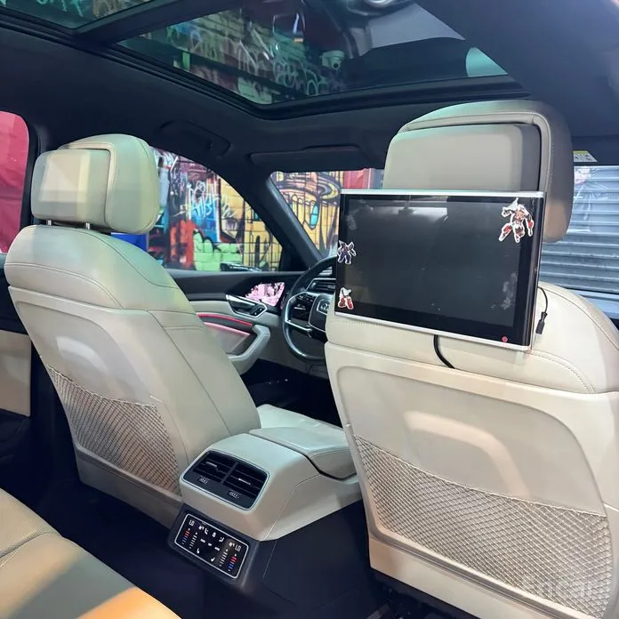 Фото 15 - Audi e-tron