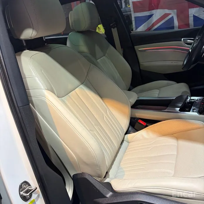 Фото 18 - Audi e-tron